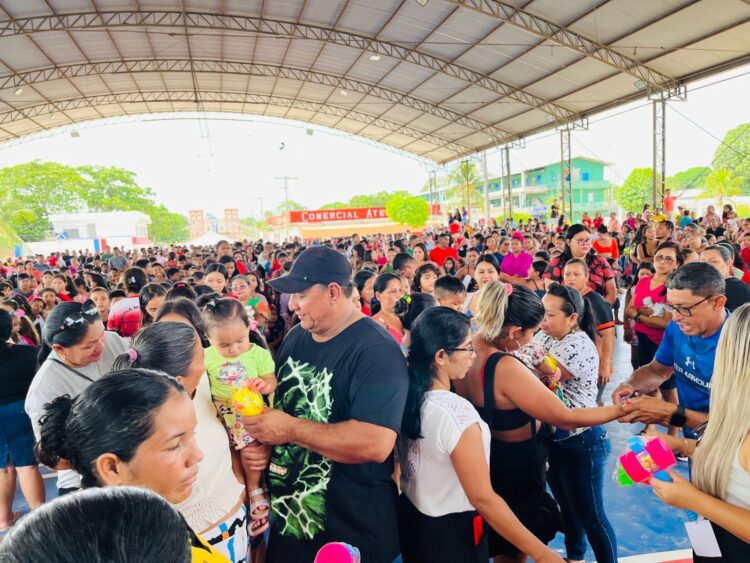 Prefeitura de Japurá celebra Dia das Crianças entregando centenas de brinquedos