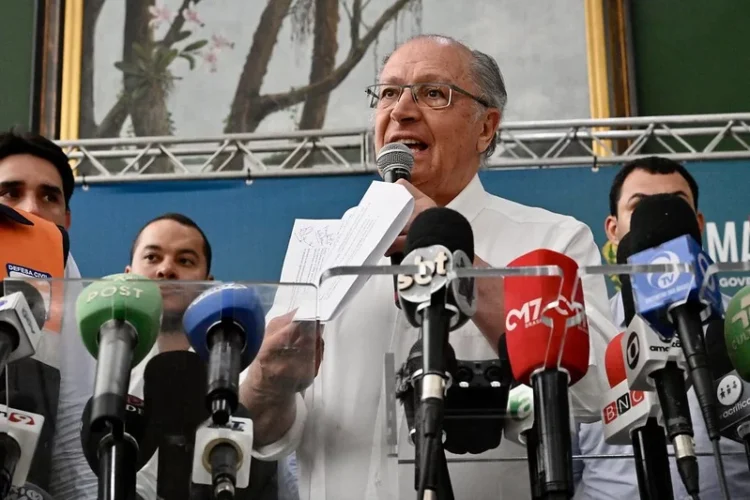 Seca no Amazonas: Alckmin anuncia antecipação de Bolsa Família e BPC