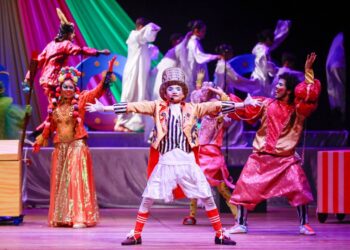 Musical “Pluft, Plaft, Zumm” é prestigiado por mais de mil pessoas nas sessões de estreia no Teatro Amazonas