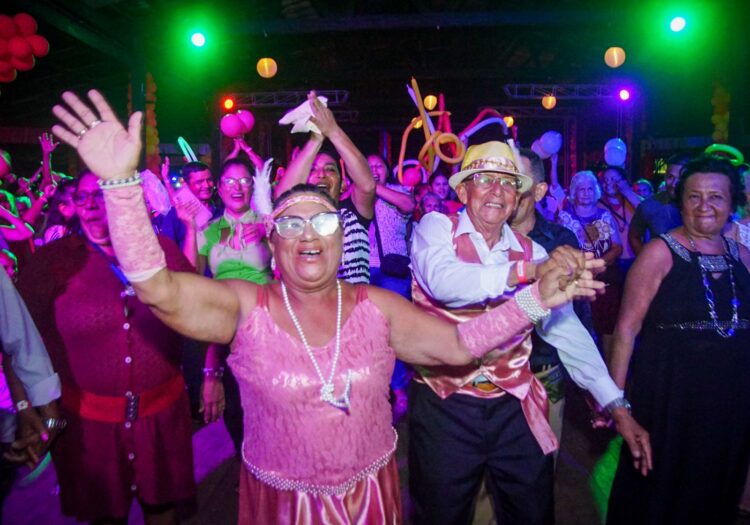 Parintins promove “Festa da Melhor Idade” e reúne centenas de idosos em Clube