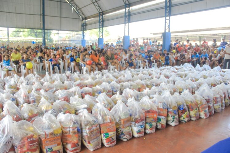 Prefeitura de Parintins inicia segunda etapa de ajuda humanitária a famílias atingidas pela estiagem na tarde desta terça-feira (24)