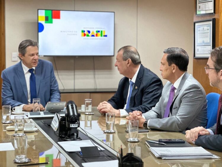 Deputado Sidney Leite discute a Zona Franca de Manaus em reunião com o Ministro da Fazenda