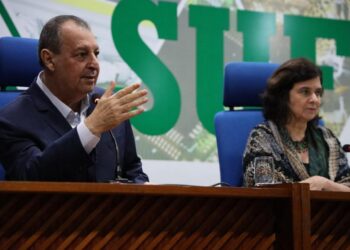 Senador Omar participa de anúncio de recursos do Ministério da Saúde para enfrentamento da seca e incêndios no Amazonas