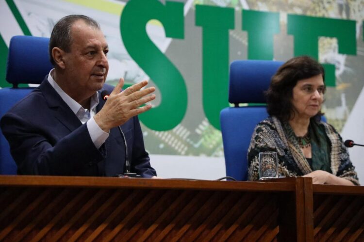 Senador Omar participa de anúncio de recursos do Ministério da Saúde para enfrentamento da seca e incêndios no Amazonas