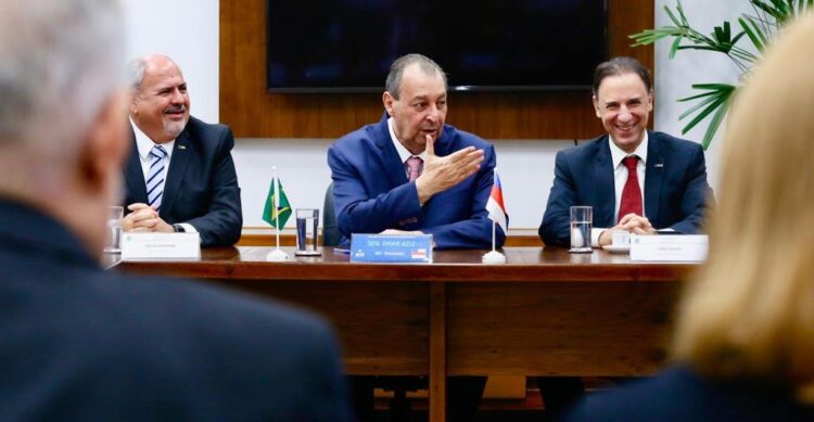 Senador Omar reúne com lojistas do Amazonas sobre recuperação da BR-319