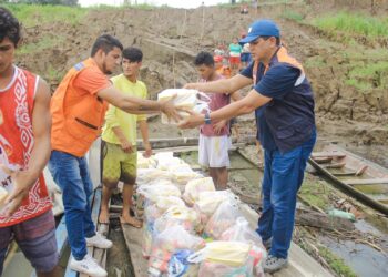 Prefeitura de Parintins leva ajuda humanitária a famílias do Marajá, Remanso e Parintinzinho