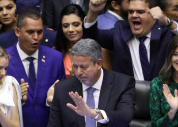 Governo Lula ‘ignora’ PEC que mira STF, e proposta deve ser engavetada na Câmara