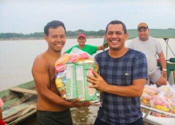 Prefeitura de Alvarães realiza entrega de alimentos às famílias atingidas pela seca histórica no Amazonas