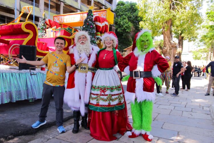 Prefeitura de Manaus celebra 5ª Parada Natalina nas ruas do Centro