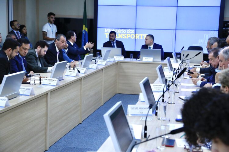 Deputado Sidney Leite lidera discussões na 1ª reunião do Grupo de Trabalho da BR 319