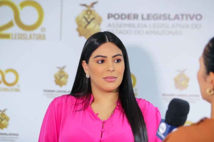 Deputada Mayra Dias propõe campanha de prevenção contra vírus linfotrópico da célula HTLV