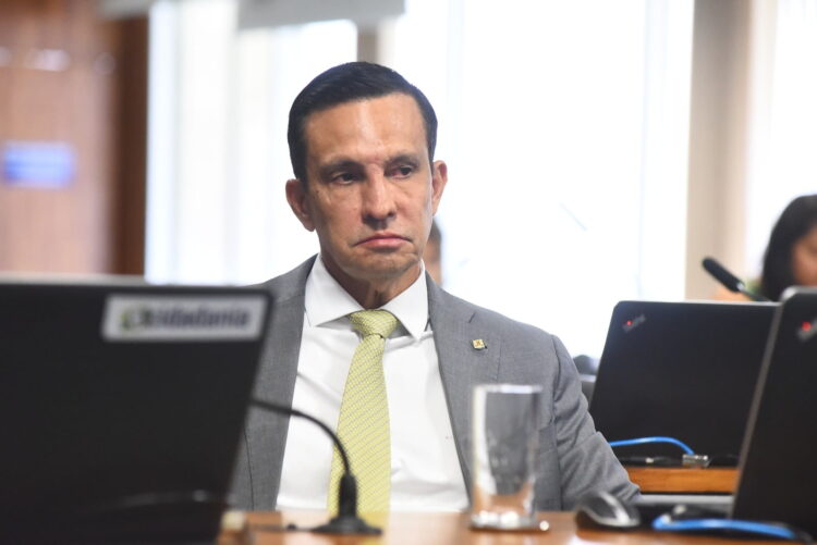 Deputado Sidney Leite solicita prorrogação do período de pesca de manejo devido à estiagem