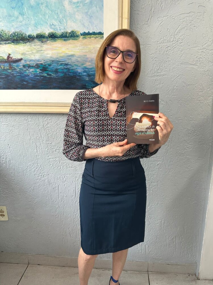 Romance ‘Quando a distância aproxima’, de M. C. Costa será lançado nesta sexta, no ICBEU