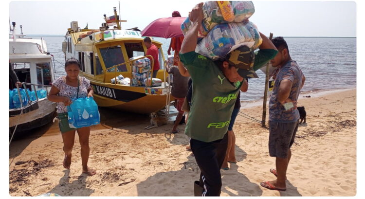 Mais de mil famílias ribeirinhas recebem ajuda humanitária da Prefeitura de Manaus nesta semana