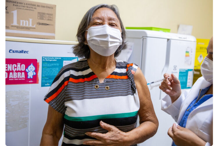 Vacina contra Covid-19 é ofertada em 74 unidades da prefeitura nesta semana