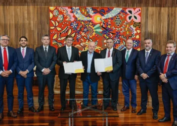 Lula indica ministro Flávio Dino para vaga no STF e subprocurador Paulo Gonet para comandar PGR