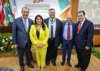 Ao lado de ministro da Justiça, senador Omar assina contrato para investimentos de R$ 2 bilhões na segurança pública