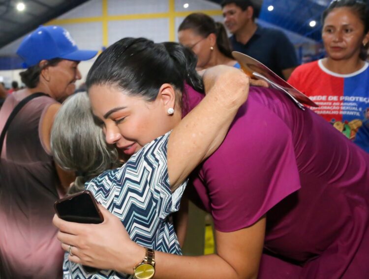 Deputada Mayra Dias promove Ação Social e de Saúde na ocupação Pascoal Alaggio, em Parintins