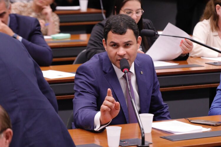 PL de Saullo Vianna que exige equipamentos esportivos em programas habitacionais do governo é aprovado em comissão da Câmara