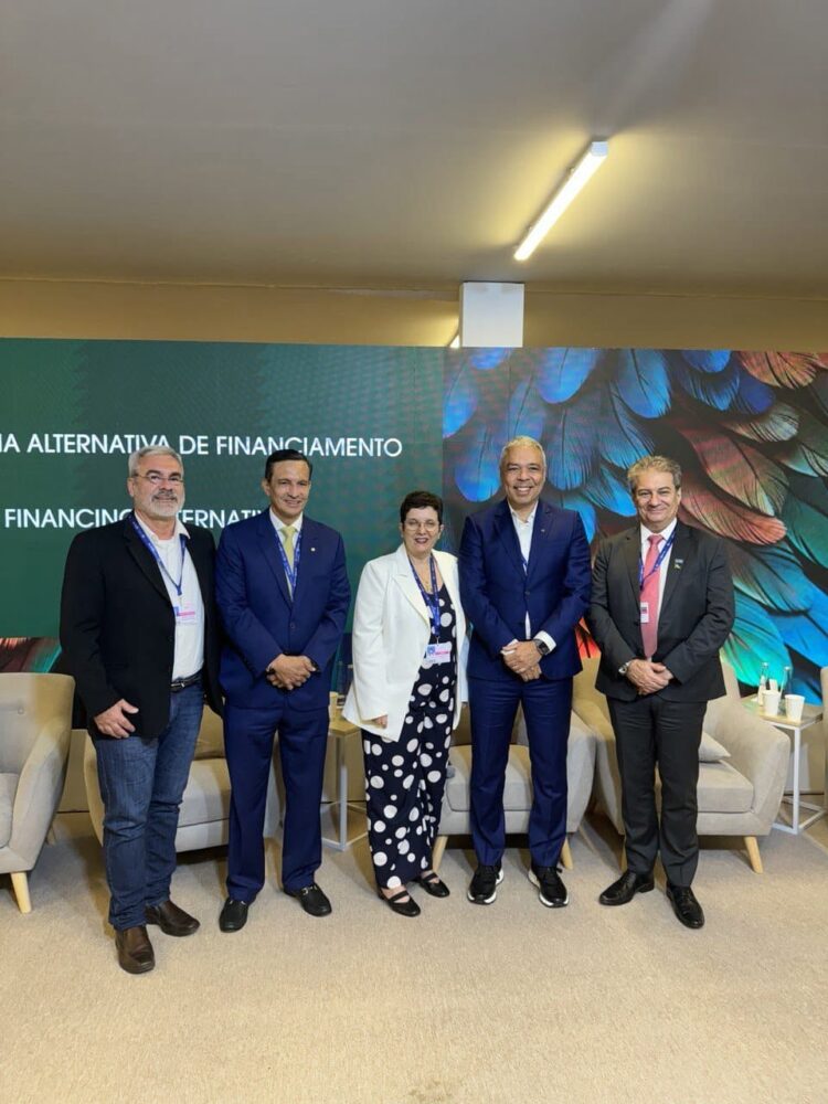 Deputado Sidney Leite participa da COP 28 e discute emissão de títulos para povos da floresta
