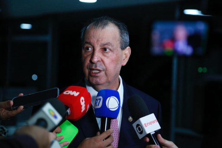 Senador Omar é aclamado presidente da CPI da Braskem