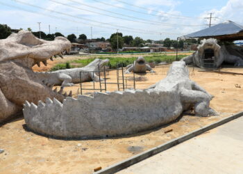 Cenários da segunda etapa do parque Amazonino Mendes ganham animais gigantes construídos pela prefeitura