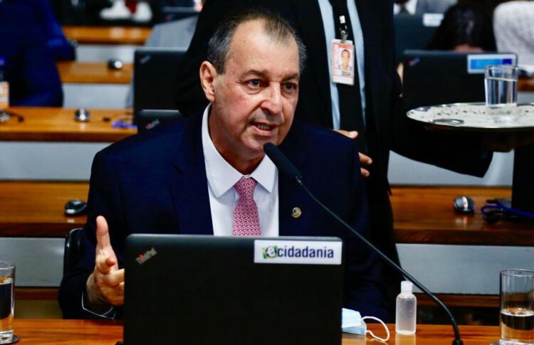Senador Omar defende formação de mais profissionais de praticagem para baratear custo do serviço