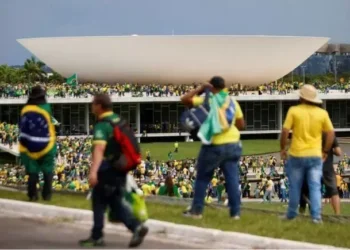 Perdão natalino de Lula deve excluir condenados por ataques de 8 de janeiro