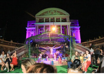 Com a iluminação da Árvore de Natal, programação do Largo de São Sebastião é marcada por grandes estreias