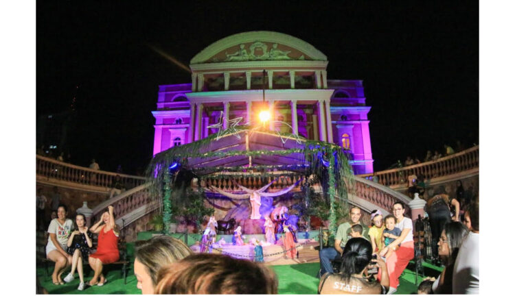 Com a iluminação da Árvore de Natal, programação do Largo de São Sebastião é marcada por grandes estreias