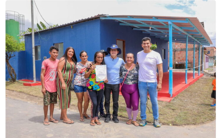 Prefeito entrega mais seis novas residências do ‘Morar Melhor’ na véspera de Natal