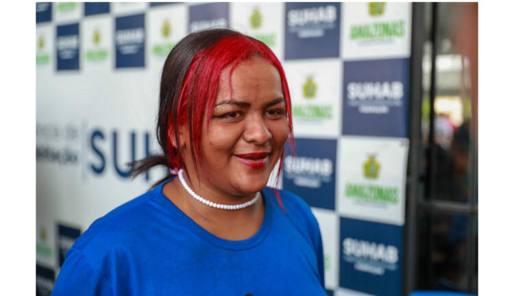 “Vou mudar a minha vida e a vida das minhas filhas” diz moradora retirada de área de alagamento