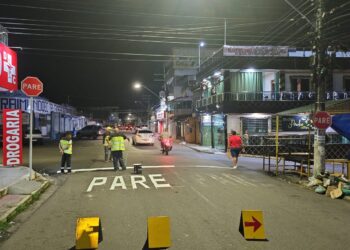 Prefeitura implanta sinalização viária para ordenar a circulação de veículos no bairro São Raimundo
