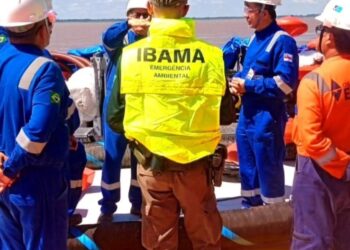 Ibama acompanha os trabalhos de avaliação no navio de bandeira Malta, que se encontra fundeado próximo a Itacoatiara