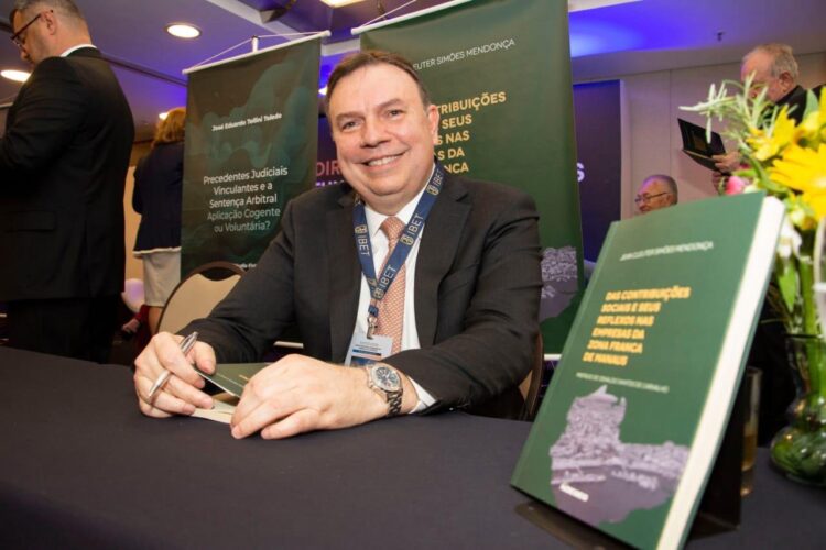 Jean Cleuter Mendonça lança livro sobre a Zona Franca de Manaus durante o XX Congresso Nacional de Estudos Tributários em São Paulo