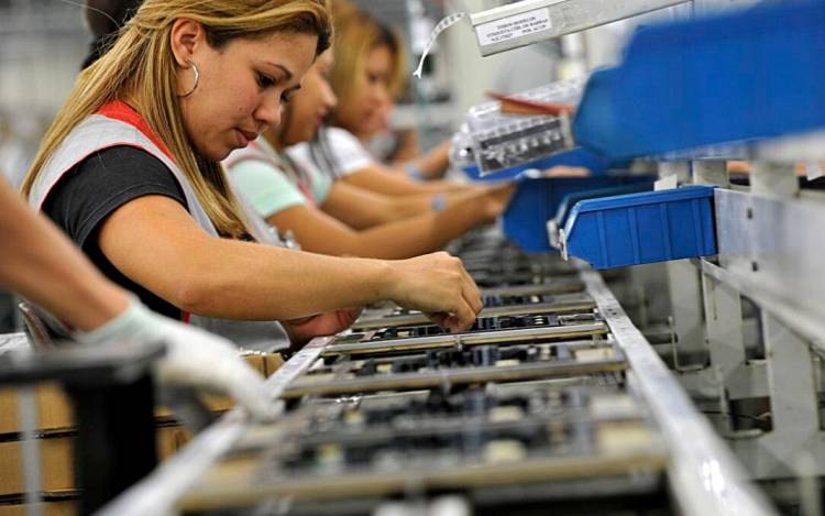 Curso na Nilton Lins debate segurança, trabalho e direitos das mulheres nas cidades amazônicas