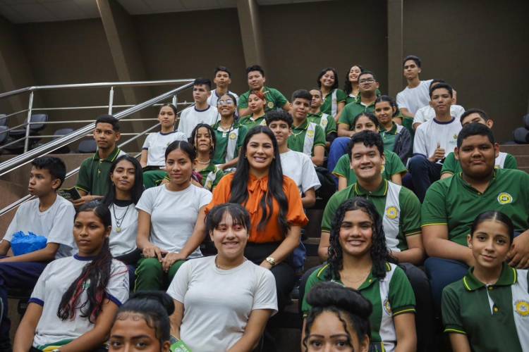 Projetos de educação de Mayra Dias priorizam segurança pública e proteção às vítimas de violência doméstica