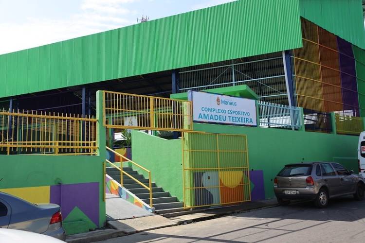 Prefeito vistoria obras do complexo poliesportivo Amadeu Teixeira e ressalta investimentos na reforma de espaços públicos