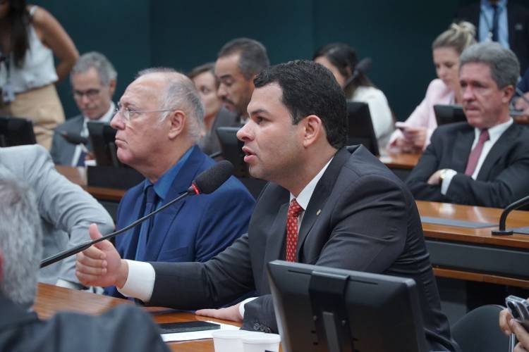Saullo Vianna defende aprovação de projeto de sua autoria que prevê inclusão de medidas pedagógicas contra o bullying e cyberbullying nas escolas