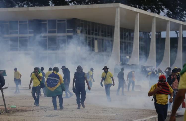 Relembre o passo a passo da tentativa de golpe no 8/1