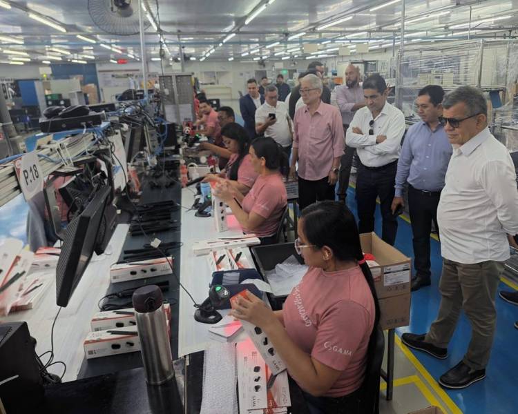 Empresa que prioriza a alta tecnologia na fabricação de produtos como secadores de cabelo recebe a visita da Suframa