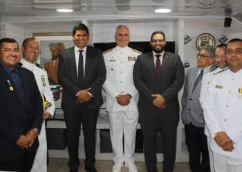 Prefeito de Parintins prestigia posse do novo Agente Fluvial da Marinha