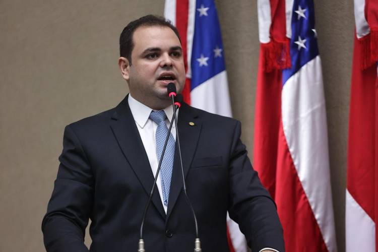 Leis de Roberto Cidade fortalecem política estadual de combate ao alcoolismo e ao consumo de drogas