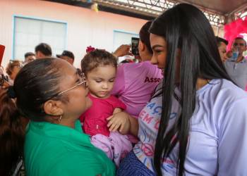 Comunidade de Vila Amazônia, em Parintins, recebe Ação Social da deputada Mayra Dias