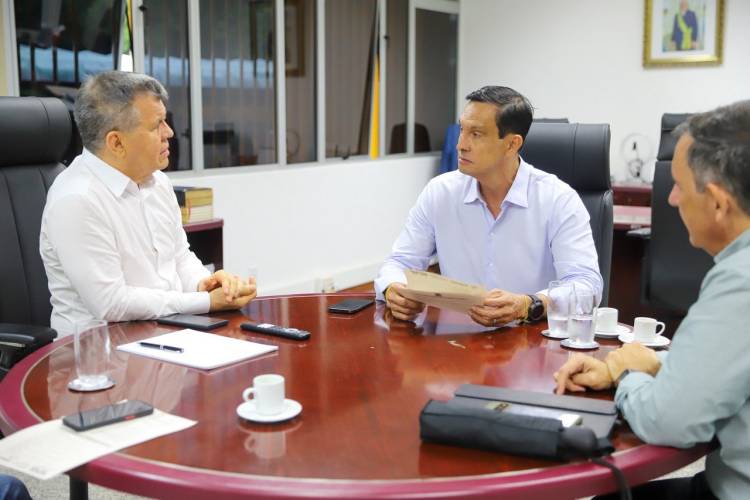 Em reunião na Suframa, Sidney Leite discute avanço da logística no Norte