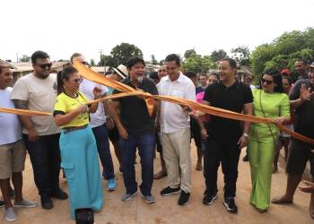 Sidney Leite visita o interior do Amazonas, entrega obras e discute desenvolvimento do estado