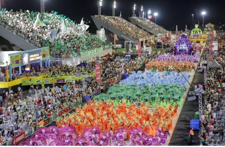 Carnaval na Floresta 2024: Desfile das escolas de samba reúne 60 mil espectadores no Sambódromo