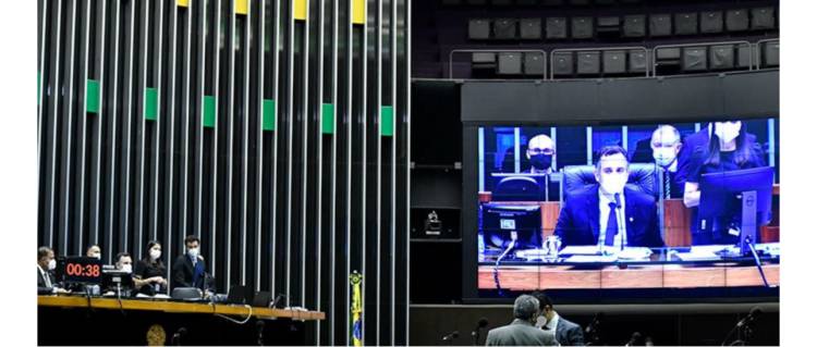 Congresso retoma atividades com projetos que interferem no STF