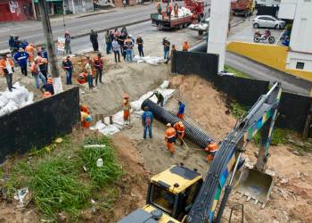 Prefeitura executa 60% da obra em cratera e anuncia recapeamento na avenida Constantino Nery