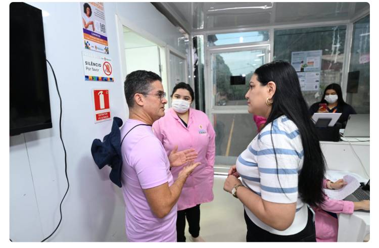 Prefeito acompanha atendimentos na Unidade Móvel da Saúde da Mulher na zona Norte de Manaus